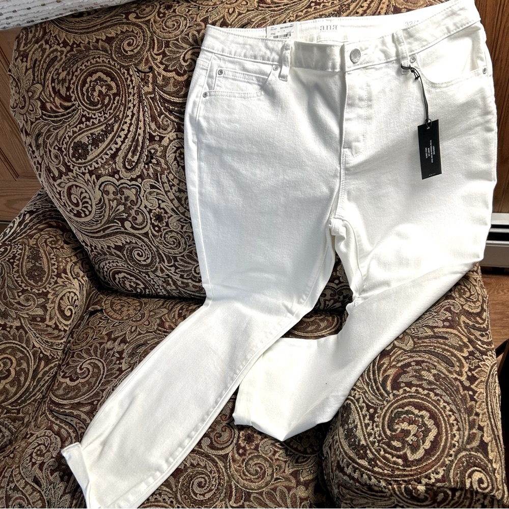 NWT - a.n.a.(a new approach) Super Soft White Lightweight Denim Skinny Ankle. - Picture 3 of 6